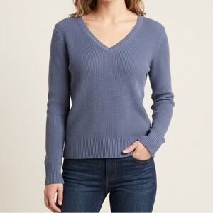 GAP Women's V-Neck Waffle Knit Sweater in Dusty Blue